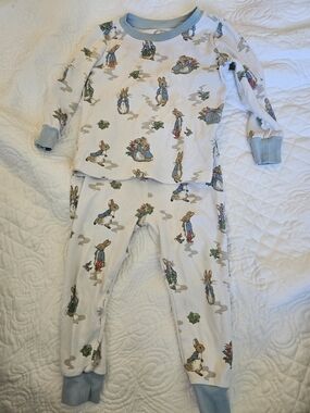 Pottery Barn Kids Peter Rabbit Print Pajama Set - White with Light Blue Trim